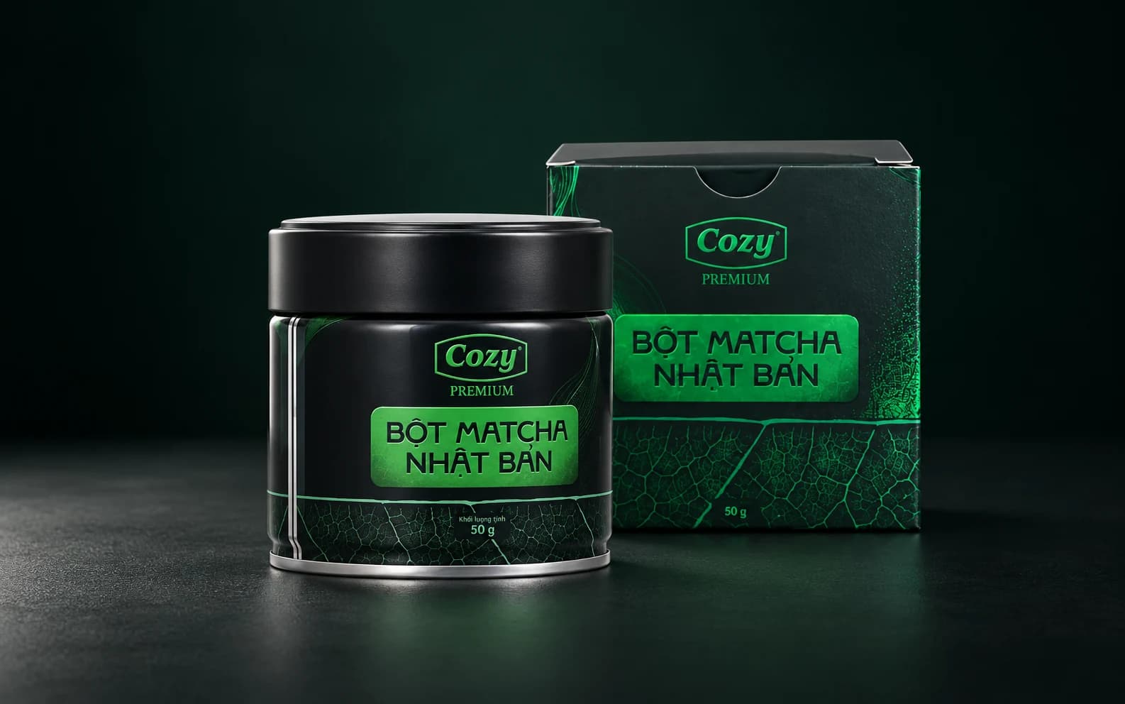 Pot Cozy Pure Matcha 50 g et son étui noir.